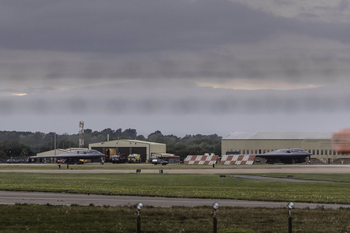 Productions_TS's tweet photo. B-2 Spirit Stealth Bombers at RAF Fairford yesterday.
Spirit of New York, Georgia and Mississippi.
#B2Bomber #B2Spirit #RAFFairford #B2 https://t.co/Z8DfkPD6cJ