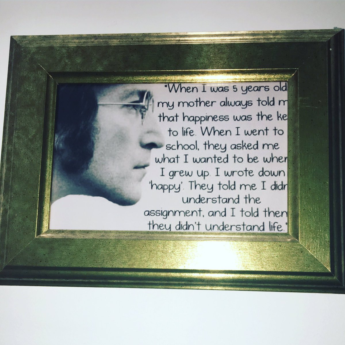 Sezryan's tweet photo. Had to take a picture of this yesterday while in getting the hair did💁🏽‍♀️I always loved this, what a legend John Lennon was🤓👏🏼❤️ #johnlennon #whatalegend #meaningoflife #notruerwords https://t.co/UOIFfx9QgU