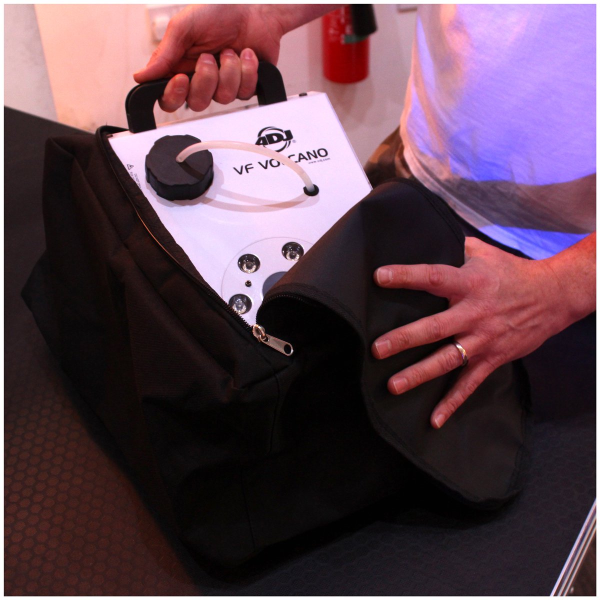 Ensure your #DJ equipment will avoid any knocks or bumps with the perfect carry bag or speaker backpack. Discover your perfect match at ElectroMarket.co.uk/dj-equipment/d…
#gigs #djset #livemusic