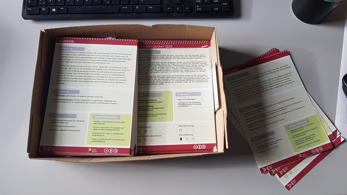 D3_Projekt's tweet photo. Letzte Amtshandlung für heute: Bestandsaufnahme unserer Methodenspicker. Nachdem ein paar davon am Wochenende beim #BEO19 im Einsatz waren, habe ich geschaut, wie oft wir noch verteilen können. 📚🔦 (mg)  #takeovertuesday #digitalebildung https://t.co/VRMTanZZL0