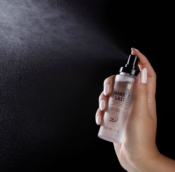 Have you tried our Make It Last Setting Spray? 😍 The fruit enriched formula prevents fading, shine and creasing for up to sixteen hours, making it the perfect companion to finish even the most intricate of looks. 🙌💜