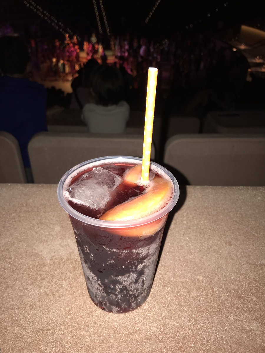runnerbeangirl's tweet photo. When in Spain 🇪🇸 #sangria #sanguli #holidays https://t.co/wBbuBh6tcb