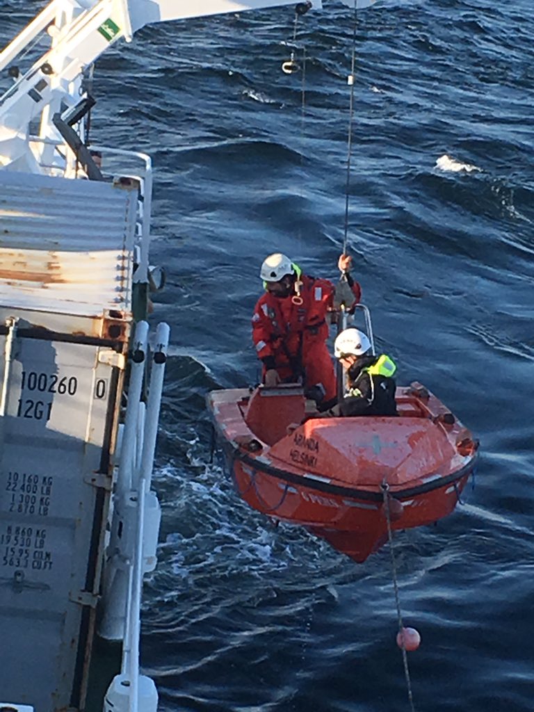 K_tikka's tweet photo. #Uivelo’s mission is over. #VIMMA2019 expedition continues still three days. This time we had to read forecasts carefully. @FMI_Marine #Aranda #GulfofFinland #smallboats #winds #waves https://t.co/0ry7UWPrGR