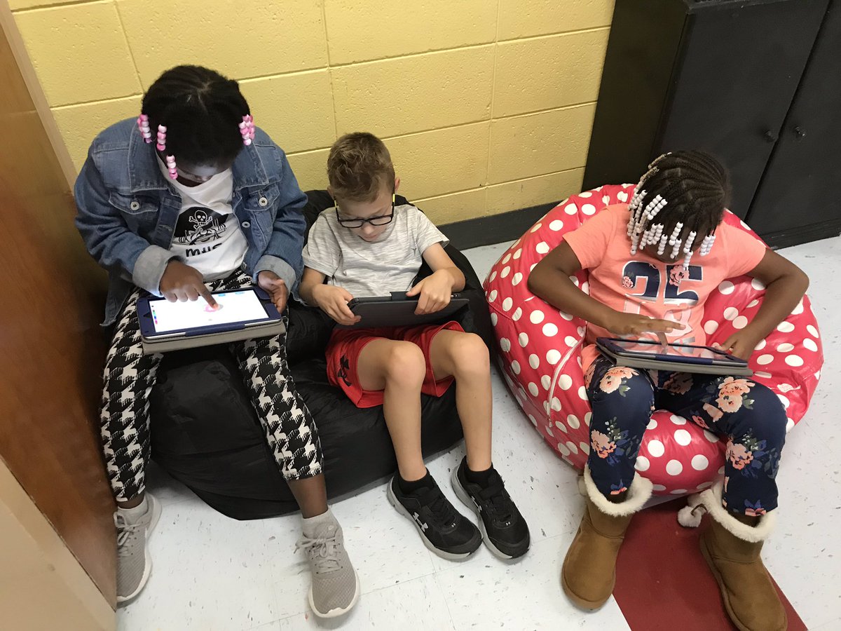 gates_first's tweet photo. 1st Grade GATES students are reflecting on their learning in Seesaw - their digital portfolios. @ThomasvilleCity @GAGCGifted #shivergifted #GAGiftedEducation https://t.co/CToTLT5lOF