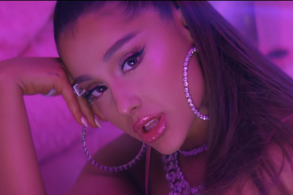 Complex Music A Twitter Ariana Grande Is Suing Forever 21