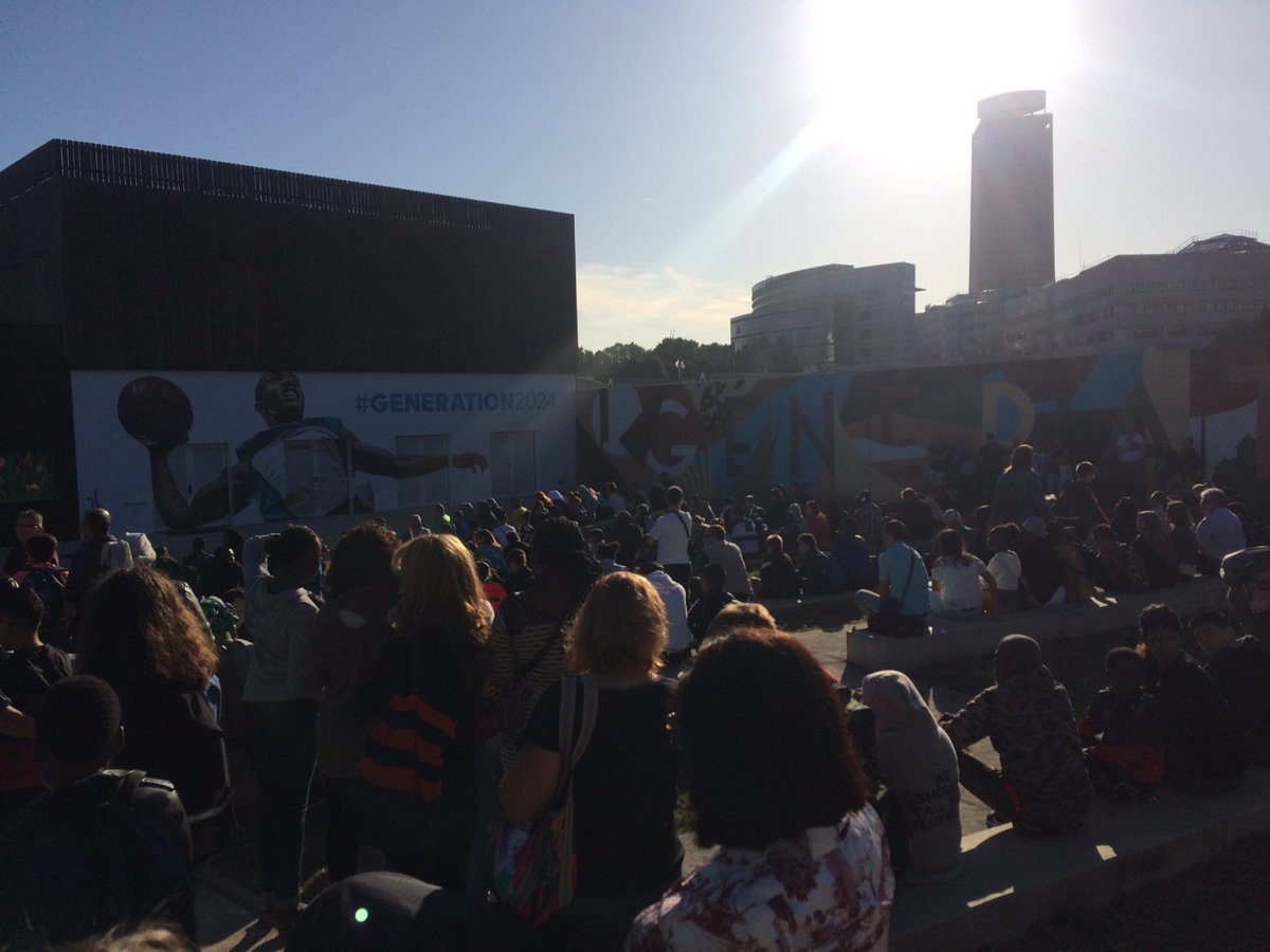 REPdoramaar's tweet image. Mardi 3/09: #rentrée des #sixièmes du @clg_Dora_Maar. Après 1 tps d’appel, les élèves montent avec leur #ProfPrincipal pdt que les parents st accueillis pr divers ateliers: #viescolaire #serviceSocial #numerique #devoirs. Belle matinée d’accueil pr 1 année de réussites!