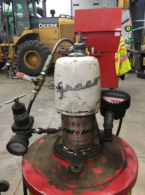 Fluidall_LLC's tweet photo. A Picture Of A @gracolube Fireball Pump From One Of Our Customers That Has Been Working In The Field For 61 Years. Proof Of The Longevity &amp; Durability That Graco Products Are Known For! 

#WeMakeItEasier #Graco #Fluidall #Fireball #StorageTanks #Oil #Vintage #Partners https://t.co/LSFbILfT9B