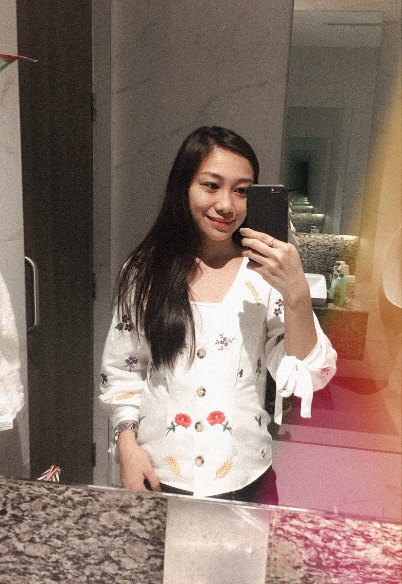 CamilleVienne's tweet image. (09/03/19)

It’s such an honor to be part again. ☕️🖊
Thank you Lord for this another opportunity. 
#firstdayofwork