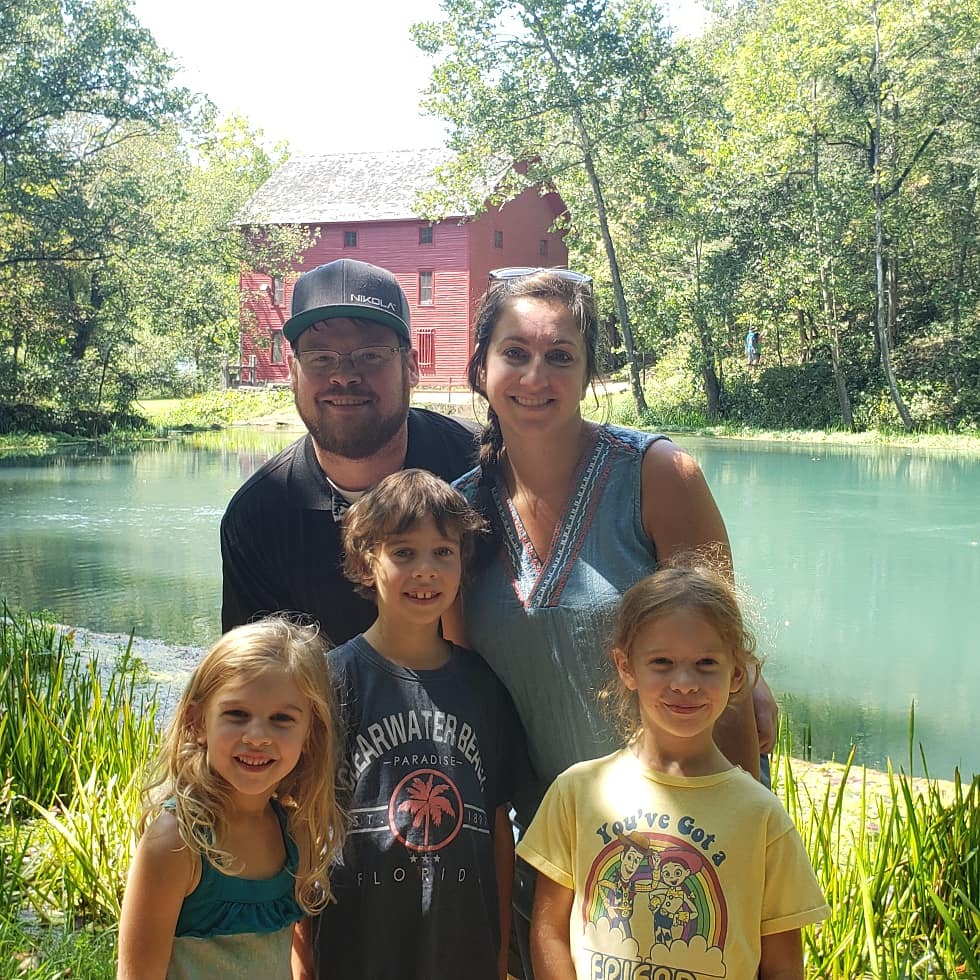 CEOsunSolar's tweet photo. 3 older kids and lovely wife Rachel at Alley Spring in Eminence MO. @nationalparkservice
#alleyspring
#nationalparks https://t.co/CaLkdQJGZa
