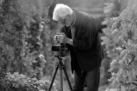 SansFrontiereUK's tweet photo. It was a great pleasure to meet up with Graham Murrell, former Head of Photography at St Martins College of Art whose exhibition  https://t.co/gj67rKNcQg finishes tomorrow, all proceeds in support of the #WestDeanGardensGlasshouseAppeal. https://t.co/NlRLoNCDuR