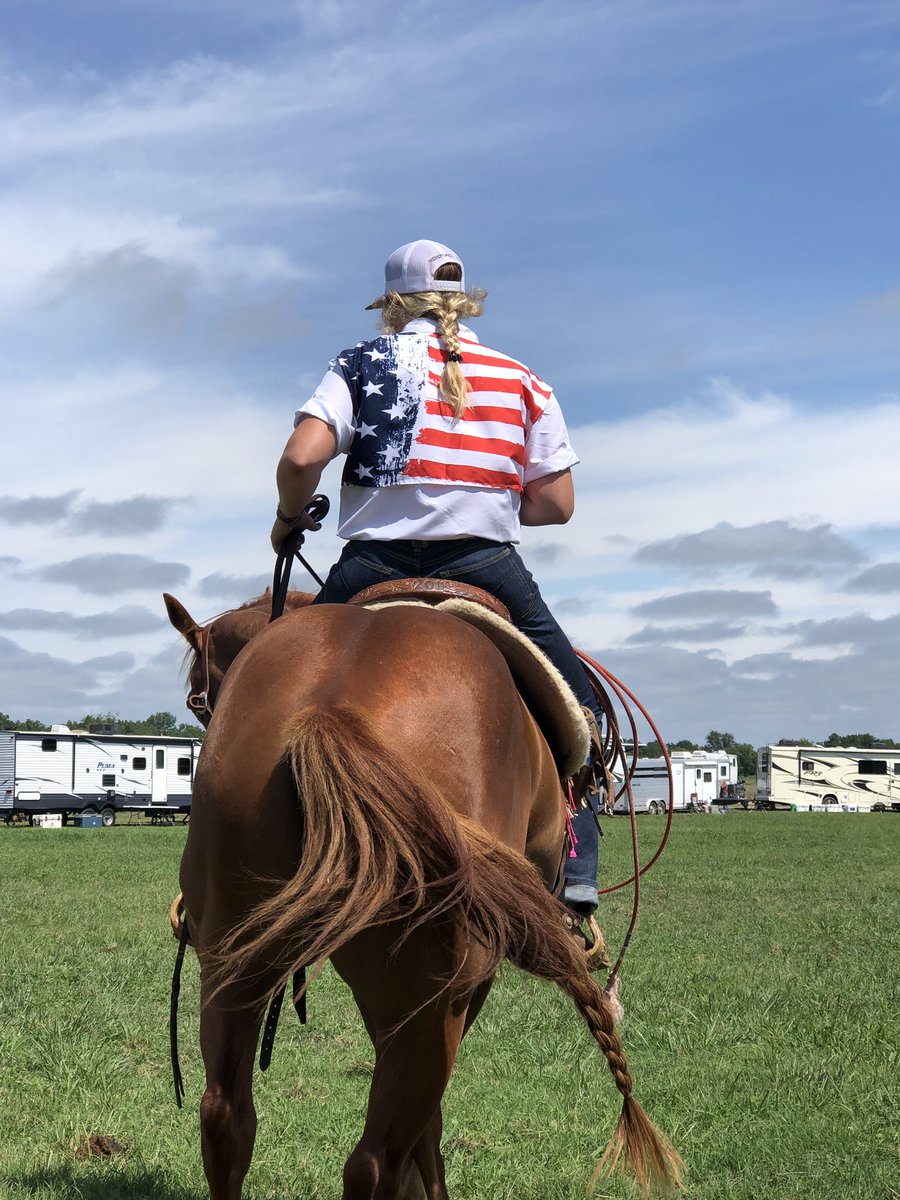 Taylor_Munsell's tweet photo. There’s a few things you should never take for granted.

1) The freedom of being an American
2) Good cow bred ponies 
3) Doing what you love as a job
4)Cold beer https://t.co/l9X9ntWlv3
