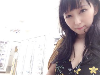 AKRKWYS's tweet photo. 2019.09.04
【望まぬシースルーバング】

馬鹿の一つ覚えみたいにハゲてる。
一箇所は前髪エリア、もう一箇所は頭頂部のカッパエリアに円形脱毛ができて、その他も束で抜けていくために前髪あたりは特に今流行りのシースルーバングとは明らかに違った雰囲気のシースルー感(続
https://t.co/zEsK86HKKK https://t.co/QtTI43HDyd