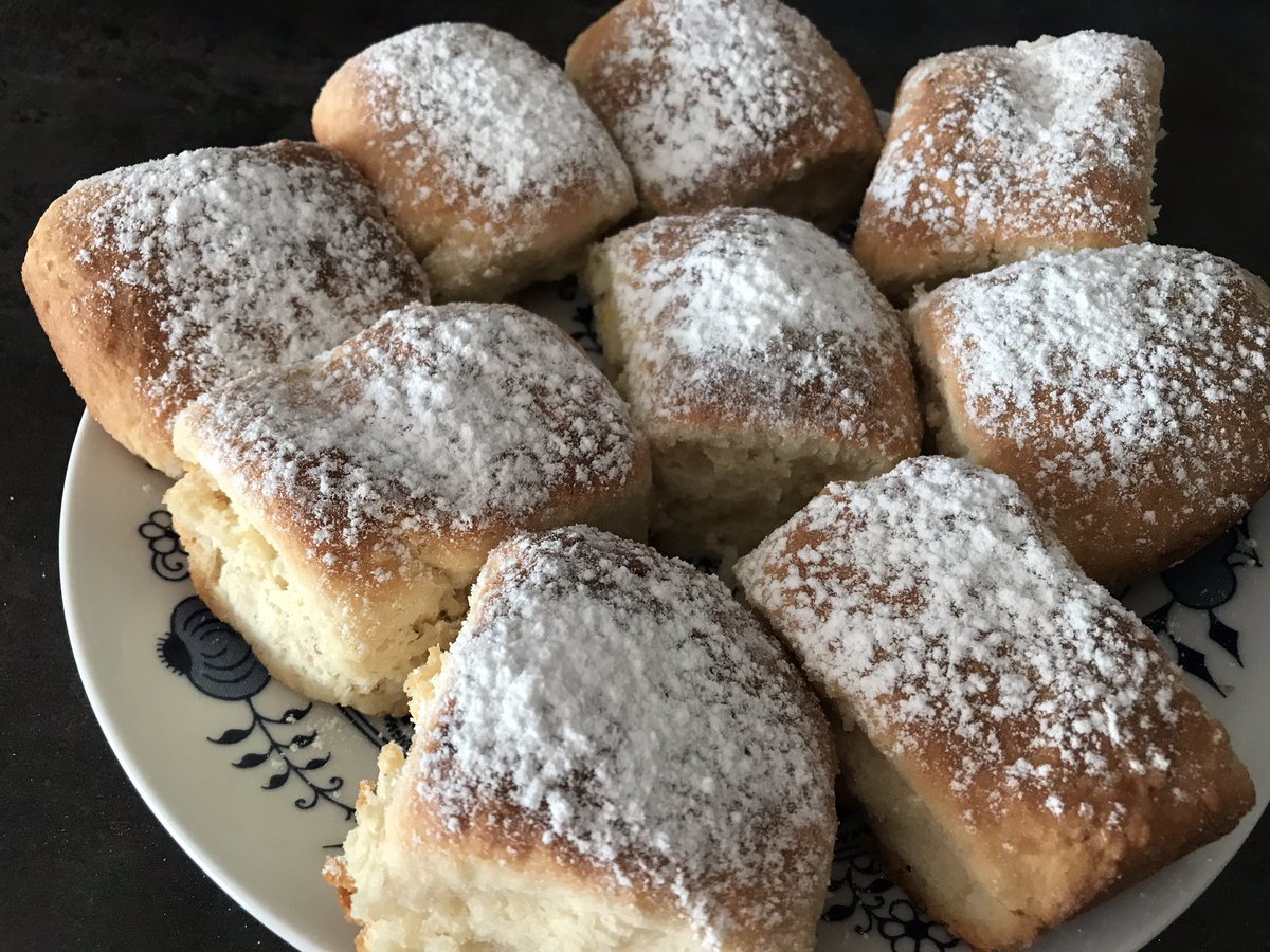 czechcookbook's tweet photo. Mom and I made these incredible buns today. They can be called Honzovy buchty or Tvarohový buchty. They are filled with farmer’s cheese (Tvaroh) filling. I also took a picture of my mom’s hand written recipe. I am working on an Americanized recipe. https://t.co/LT9HSP1DsL