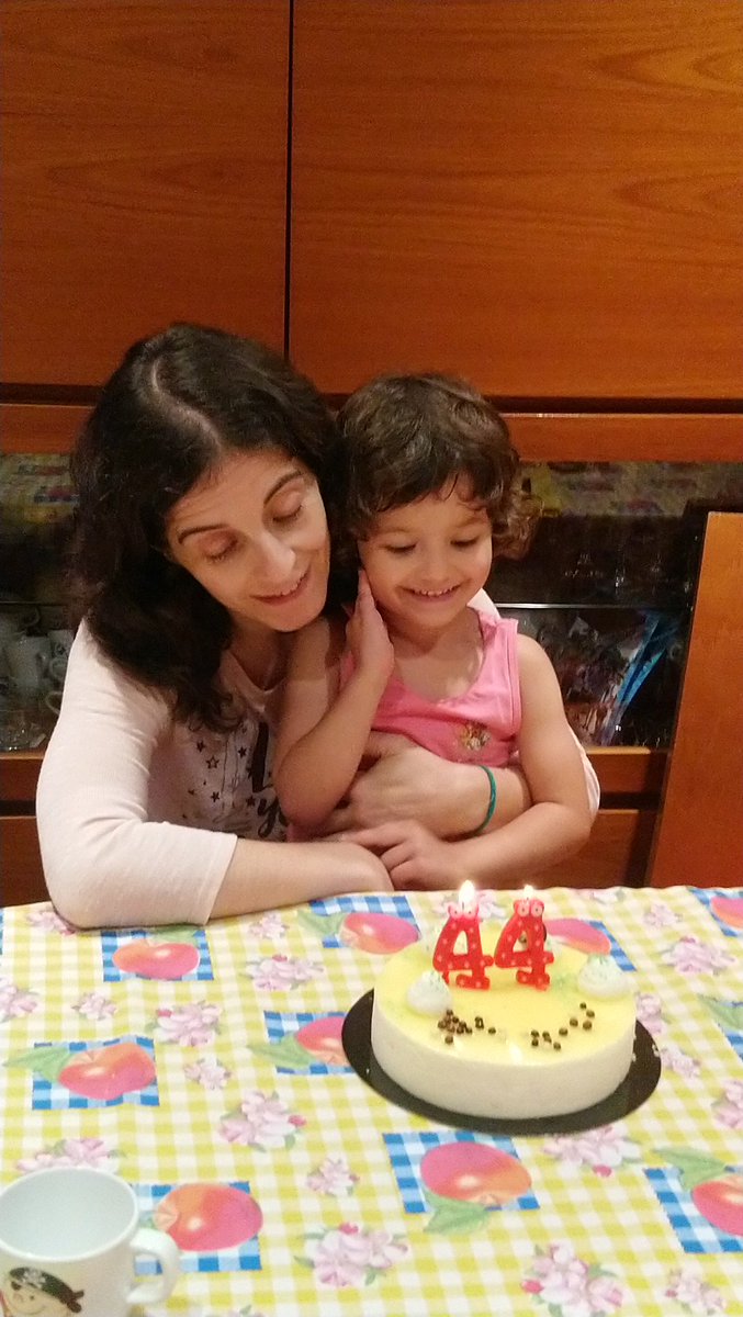 Juanmaperico's tweet photo. Feliç Aniversari Almu cariño! Celebrándolo hace dos días. Per molts anys! 😘😘😘 #misdosvelas #mitjavida https://t.co/PdfPmUNSq0
