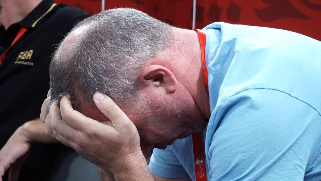 MichaKoerner's tweet photo. Ich übertrage seit 29 Jahren Basketball. Heute war mein emotionaler Tiefpunkt. Das habe ich nicht erwartet. Das Aus in der WM Vorrunde wirft unendlich viele Fragen auf. https://t.co/kodSMHnk9Q