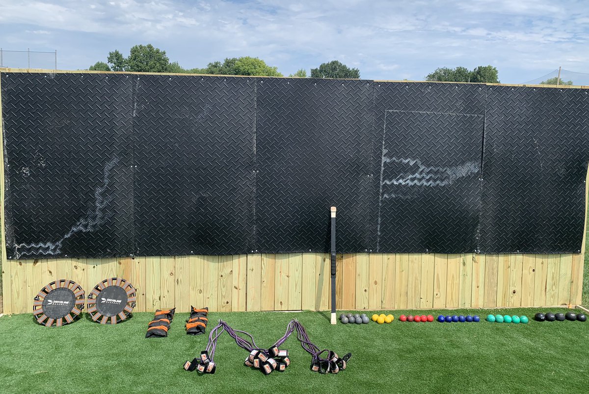 The new plyo wall and turf area are good to go for the first day of indy’s! The guys are ready to get after it using <a href="/jaegersports/">Jaeger Sports</a> and <a href="/DrivelineBB/">Driveline Baseball</a>, the best in the game! @mckenbaseball #FeedIt #HangTough