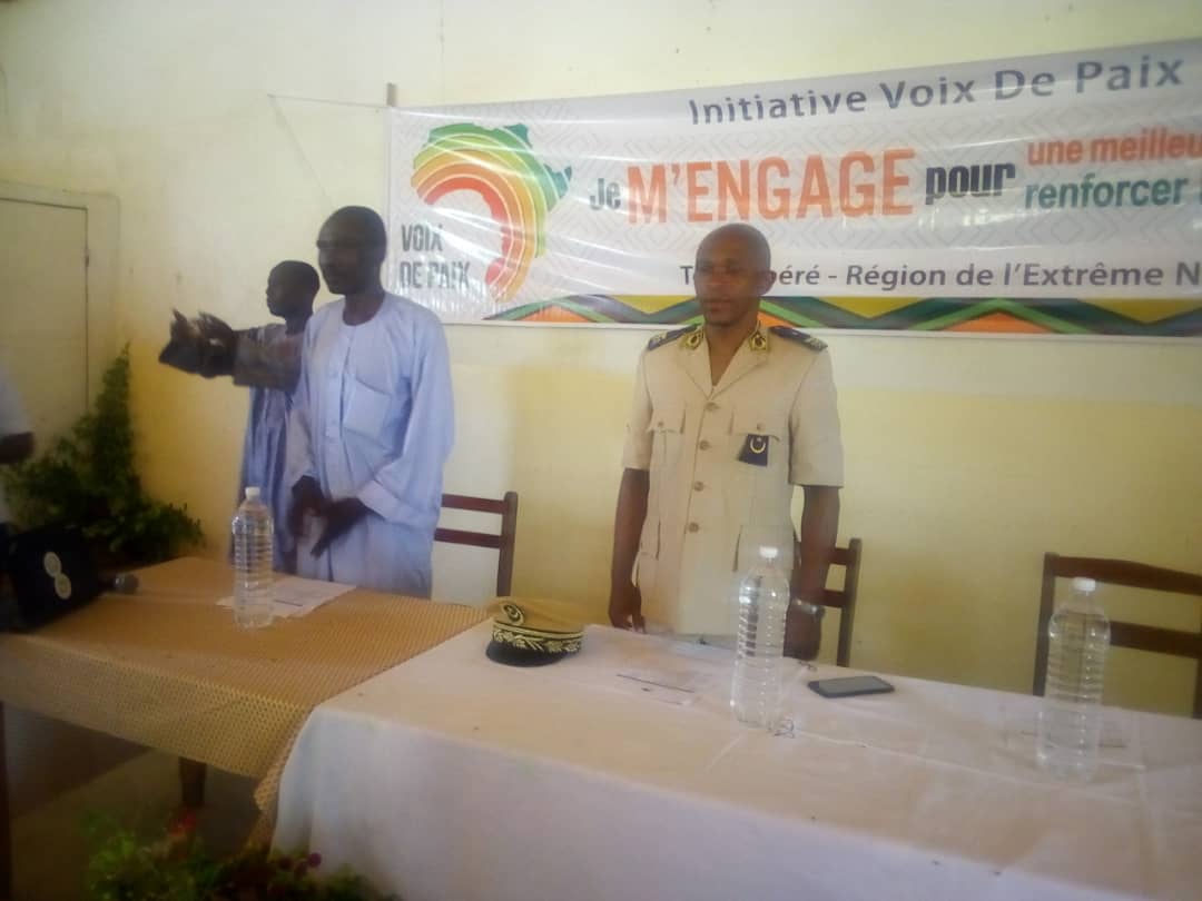 MahamatAoudi's tweet photo. Dialogue intercommunautaire organisé par l'initiavie V2P pour améliorer la cohésion et le vivre ensemble ce jour à Tokombéré.
#VoixDePaix
#CohésionSocale
#JeMengage
#Action 
#AASCiPDev https://t.co/E1EvGGdkHW