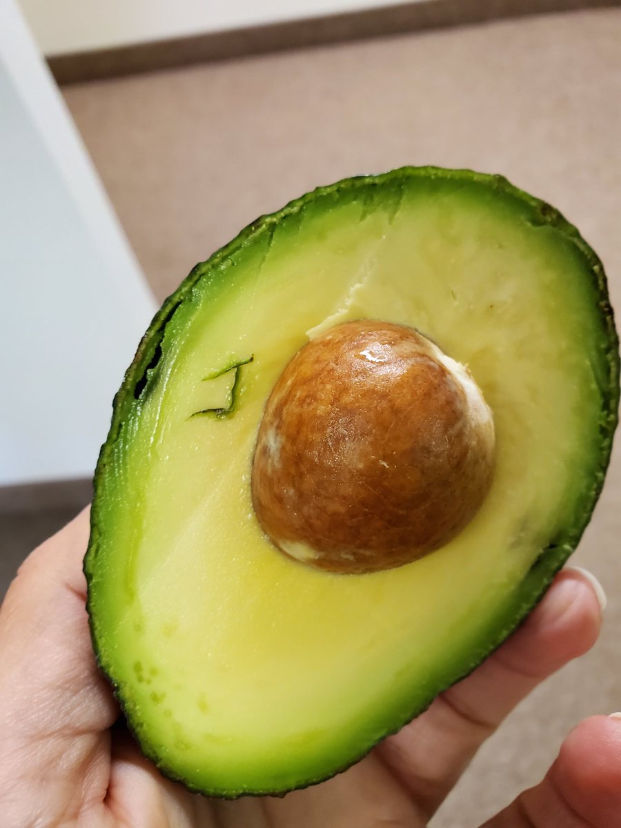 Jeannie_Pri's tweet image. This avocado was destined for me.🥑🥑🥑 #myinitial #avocado #healthyfat