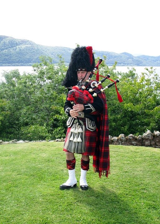 AuthorRossi's tweet photo. #Bagpipes are associated mainly with Scotland. The #Italian word (also #French) for bagpipes is 'cornamuse'. In English the #Cornamuse is an double reed musical instrument dating from the #Renaissance period in Europe not unlike today's humble Recorder #scotsitalians #music https://t.co/ChpYitIcWw