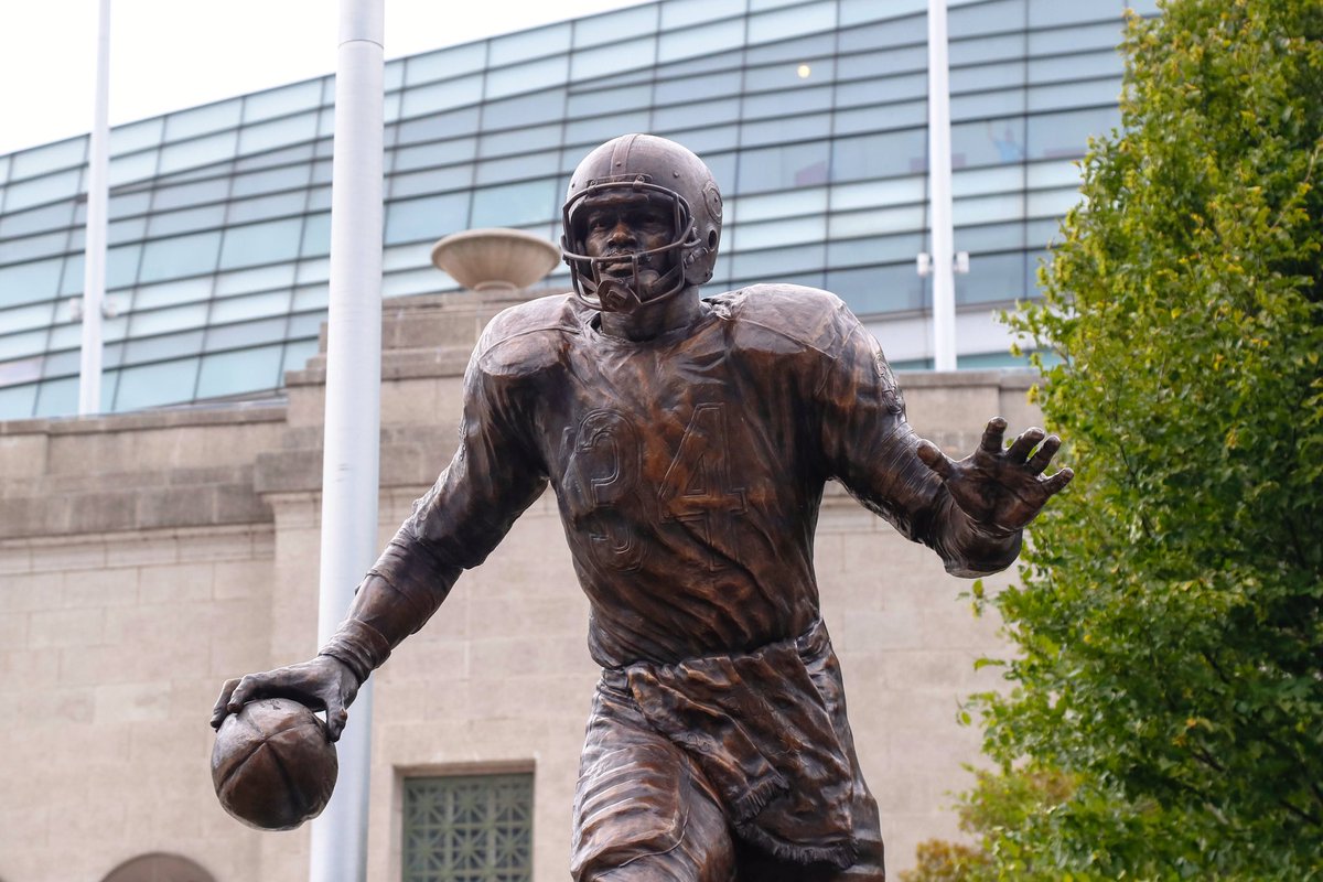 Legends live on.

#Bears100