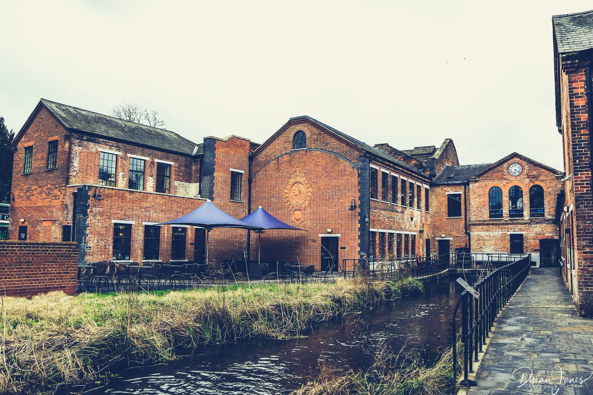 Shootfromttrip's tweet image. The Bombay Sapphire Distillery Tour at Laverstoke Mill in Hampshire is a perfect afternoon to admire some fantastic architecture, learn about the gin making process and sample some cocktails.🍸#bombaydistillery #gin #traveltribe 

shootfromthetrip.com/bombay-sapphir…