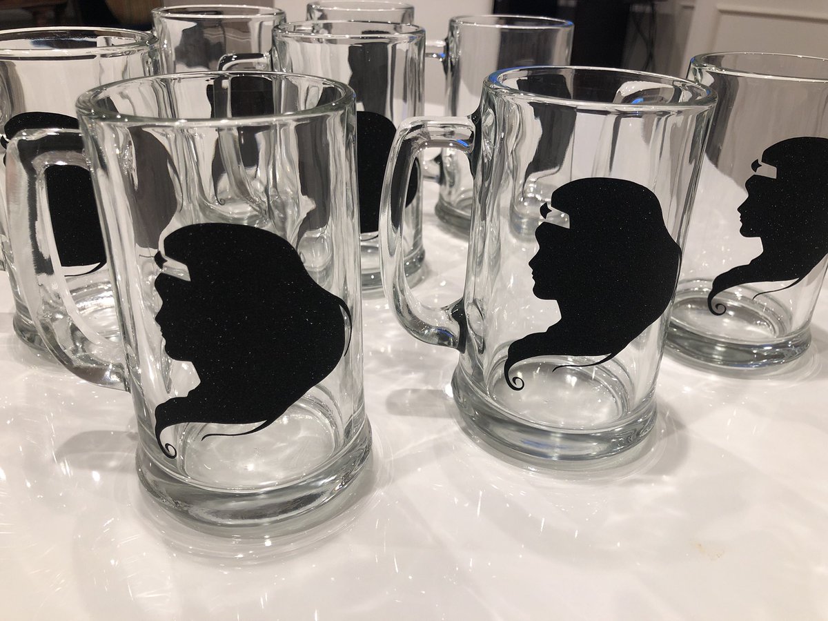 mymomthesurgeon's tweet photo. #superheroeswithoutcapes. Made these for a group of women physicians. #ioperatelikeagirl #weareallortho #facesoforrhopaedics https://t.co/k2n5XvgJeK