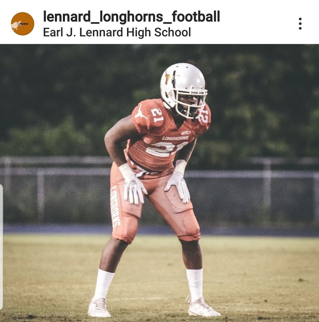 UpNext_Kourt's tweet photo. My brudda!! #813🏈 https://t.co/MdaMkfnOZj
