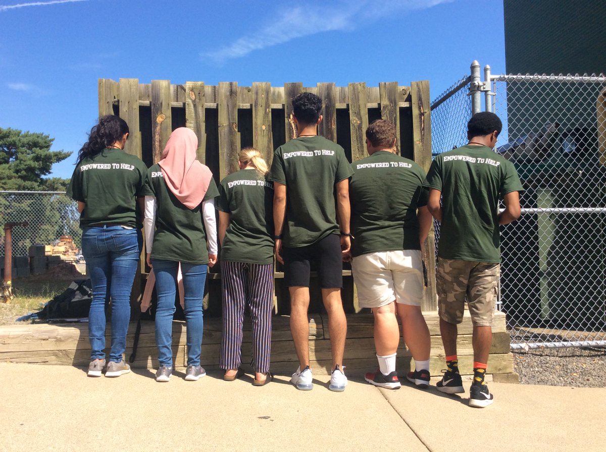 OCCollege's tweet photo. #TuesdayTip: student ambassadors are empowered to help you navigate life at OCC. If you see a friendly face wearing this green shirt, be sure to ask them any questions you may have! #OCCollege #WhyOCC https://t.co/VLkZUvMEzw