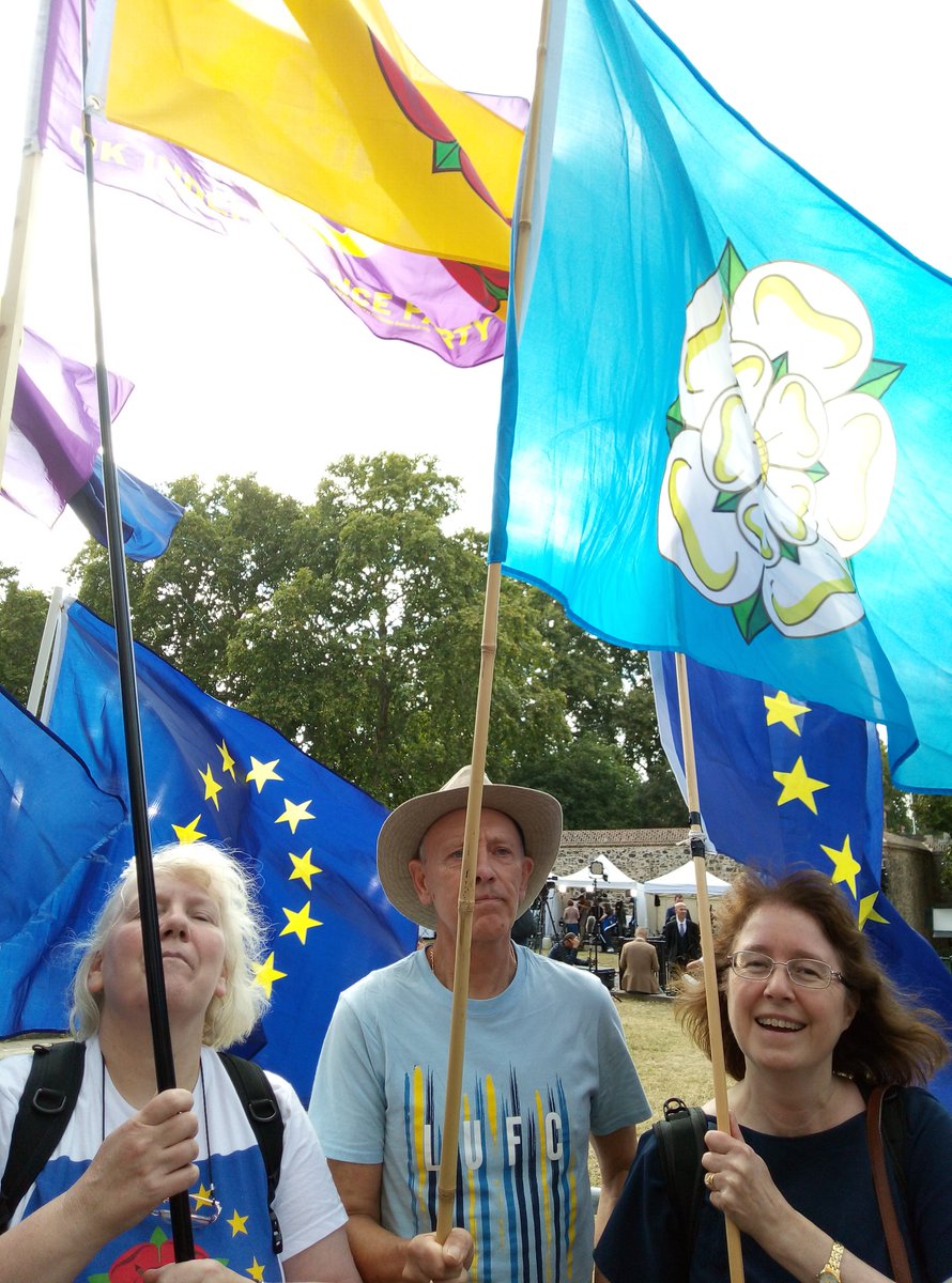 LancasterForEU's tweet photo. Great afternoon at SODEM meeting up with some of our Roses for Remain friends and others https://t.co/ZMfmowCHbB