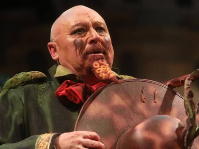 Desde la ACC. LA BAMBA y toda la familia carnavalera alcalareña, trasladar nuestro más sentido pésame a la familia Santander. El carnaval se vuelve a teñir de luto por un grande. Se ha ido el viñero, el chirigotero, el mito que hizo de un pasodoble un himno del cadismo.