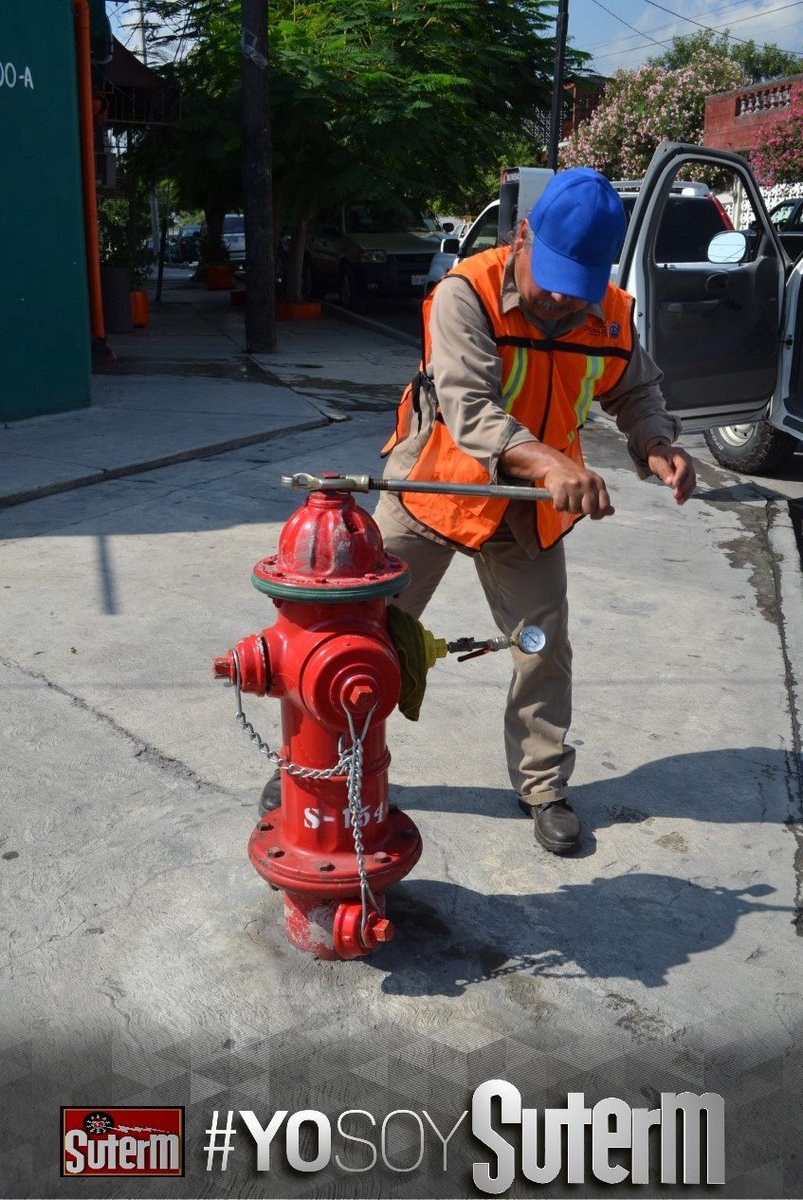SUTERM_NACIONAL's tweet photo. Nuestros compañeros de Agua y Drenaje, dan mantenimiento preventivo a los hidrantes para el buen funcionamiento y no causar contratiempo cuando se requiera su uso por parte de Bomberos; un gran compromiso con la comunidad #YoSoySUTERM #OrgulloNacional #MantenimientoaHidrantes https://t.co/0MNyET1BuV