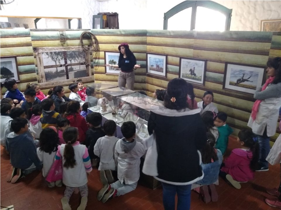 MuseoFMC's tweet photo. Municipio de Carmen de Areco 👇

Agradecemos enormemente la gestión de Brenda quién hizo posible la visita. También agradecemos a las escuelas que participaron y al grupo de folclore Danza Pueblo.

¡Fue una jornada hermosa! 🤗 https://t.co/aM6BshNt7a