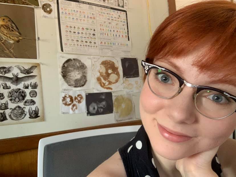 #StudentSpotlight Meet Spenser Babb-Biernacki. (<a href="/Babberwocky/">Spenser Babb-Biernacki</a>). Spenser is a 2nd yr PhD student at the #LSUMNS from Phoenix, AZ working under @JakeEsselstyn. Her research focuses on the evolutionary history of mammalian lung parasites: fungi in the genus Pneumocystis. (1/2)