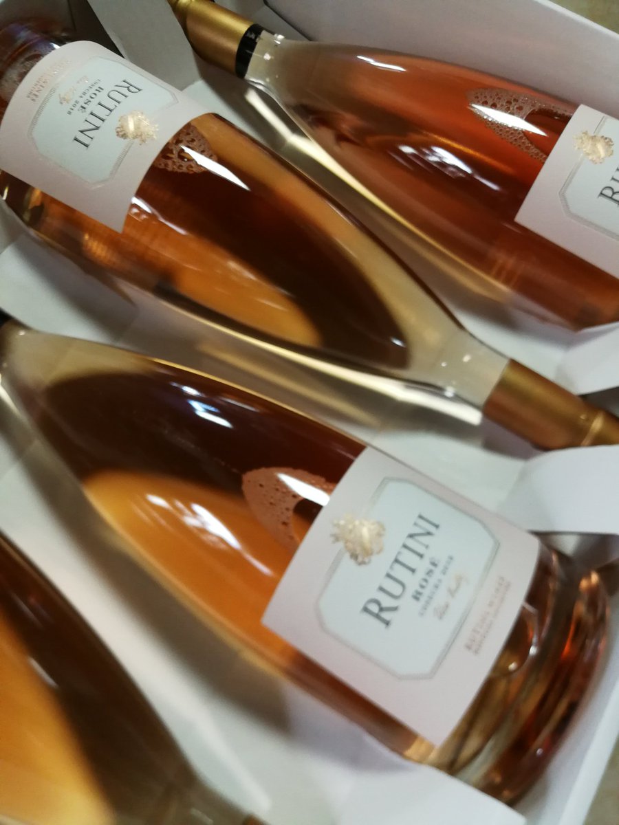 TiempoDSabores's tweet photo. Ya disponible en nuestras sucursales
@RutiniWines #RoseDeMalbec 🍷
📍Av Francisco Beiro 5325 #Caba
☎️45661990
📍Asuncion 4026 #Caba
☎️45013090 https://t.co/w1OMaolyIZ