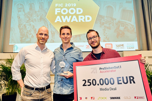 WOW – habt ihr das schon gesehen wer gleich bei @diehoehlederloewen.vox zu sehen ist? Unsere #FoodAward Gewinner vom diesjährigen #FoodInnovationCamp @paudaroffical 
Wir drücken Johannes &amp; Deniz die Daumen und hoffen, dass sie den Löwenkäfig mit einem #Deal verlassen.