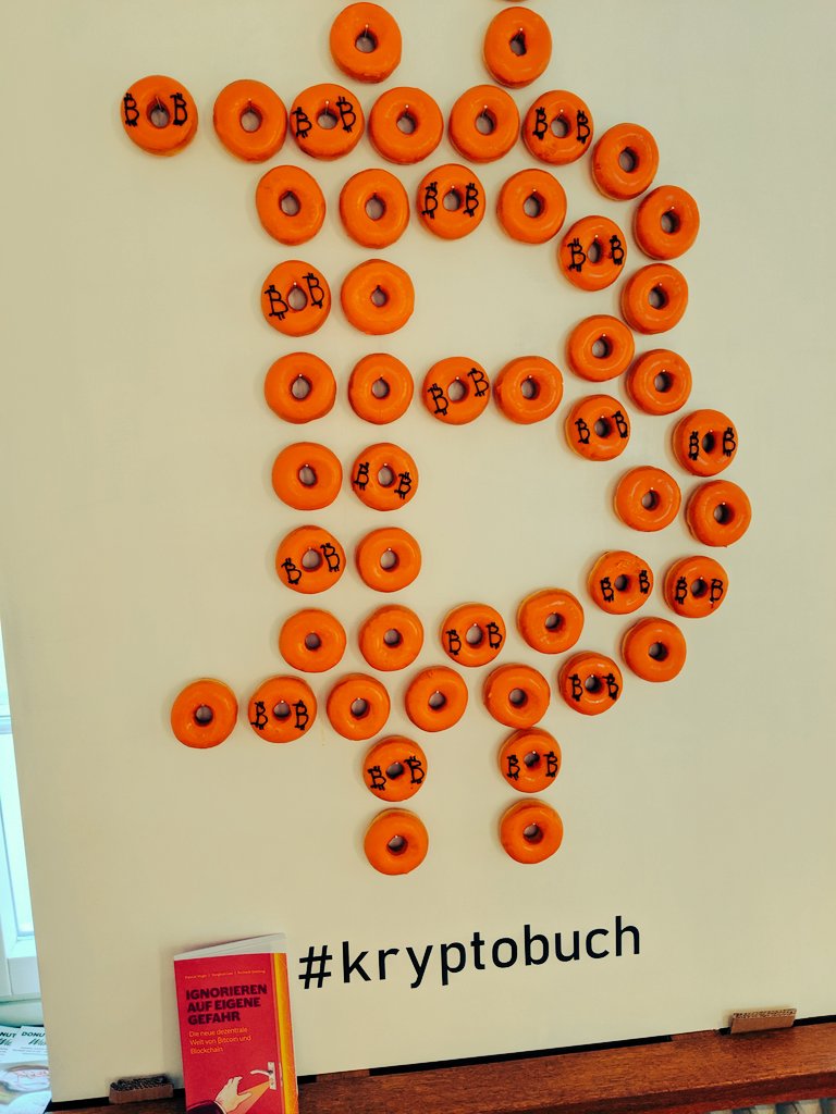 whitefleaCH's tweet photo. #bitcoin #kryptobuch #Vernissage IGNORIEREN AUF EIGENE GEFAHR. Die neue Welt von ₿itcoin und #Blockchain.
Fazit: #Lesenswert
@pahueg @TheBankey @SKBA_Yonghan https://t.co/SI3OKoPmte