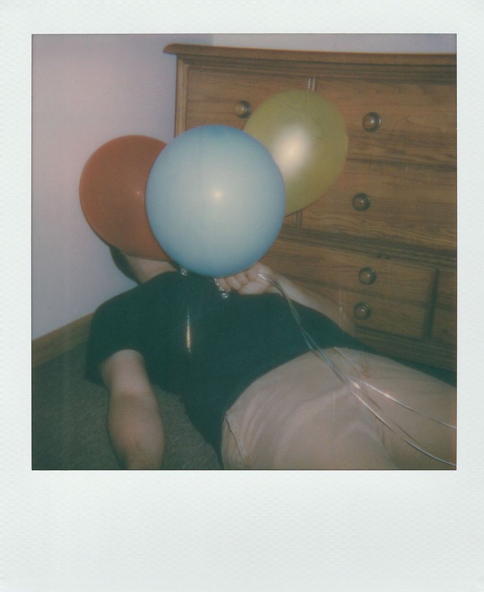 CCELYNN's tweet photo. Op avontuur met een ballonnetje achter het stuur https://t.co/VRXy4c9T9B https://t.co/oNfbBEiC57