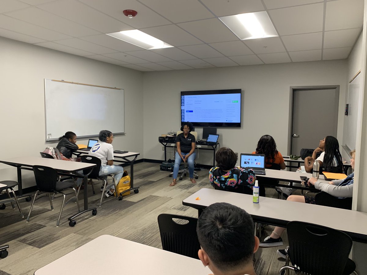 CodeRVA1's tweet image. Day one already off to a great start! #relativevelocity #webdesigning #algebraii #LevelUp #CodeRVA