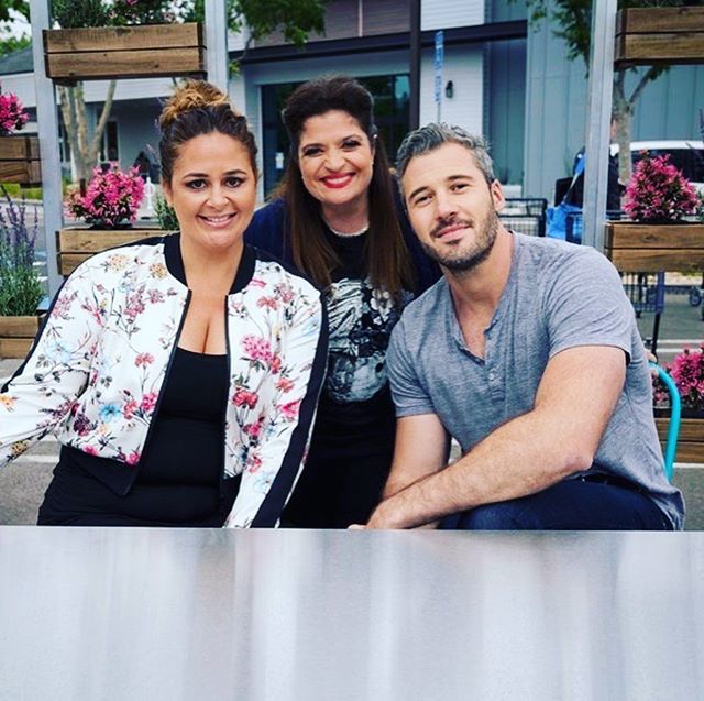 SharoneHakman's tweet photo. Supermarket stakeout tonight on @foodnetwork with these two incredible women @guarnaschelli @chefantonia https://t.co/wYqmqWStid https://t.co/sjpD5UtGKC