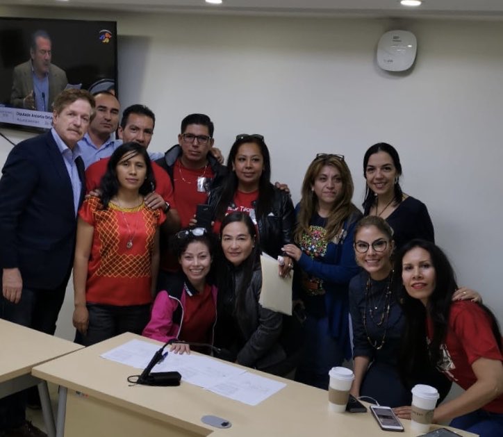 IsabelGuerraMx's tweet photo. ¡Lo logramos! 

Firmamos el acuerdo con la Junta de Coordinación Política de la Cámara de Diputados y La Comisión de Educación a favor de los Asesores Técnicos Pedagógicos. 

#VaXNL #PANContigo https://t.co/t3KU0Hh4PY