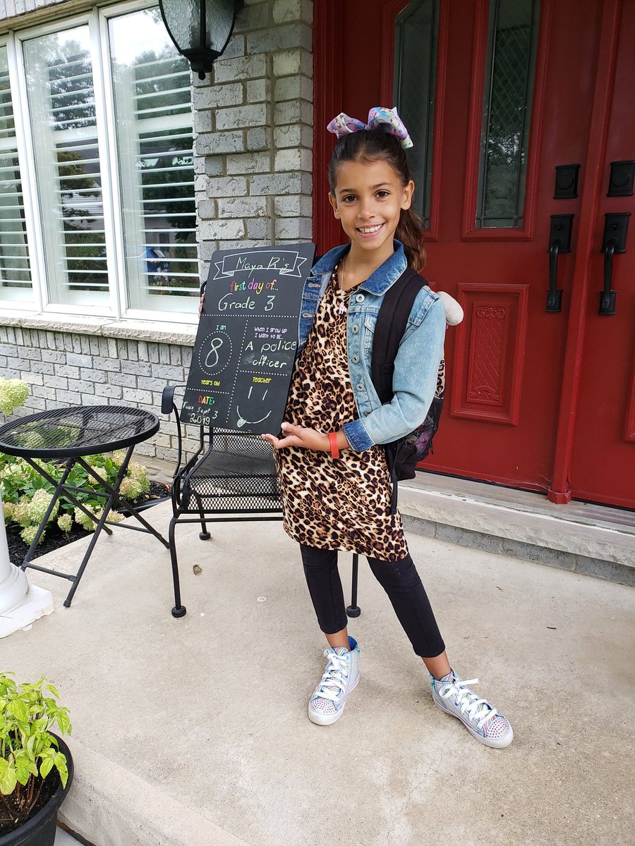 reis_cathy's tweet photo. Grade 3 already!!!  
#WCDSBFirstDay https://t.co/gVlhRV5m0N