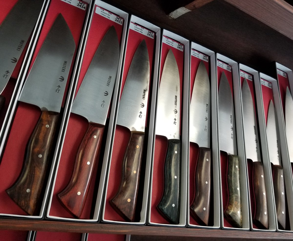 CarterCutlery's tweet photo. Sometimes a display looks so good you don't want to let them go! Three #muteki #bladesmiths worked too hard for us to hog them though!! #knives #knifecollection #knifecollectors #kitchenknives #cookingknives #knifeporn #cartercutlery #murraycarter https://t.co/e2LwOtxu31
