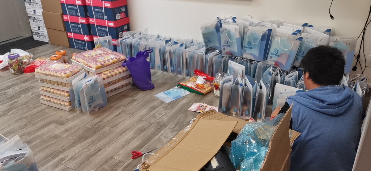theivychen's tweet photo. 500 loot bags from CMEOW to welcome our 1st year students BACK TO SCHOOL!!! 🥳 #BackToSchool #cmeow https://t.co/vBAWJ2jIzm