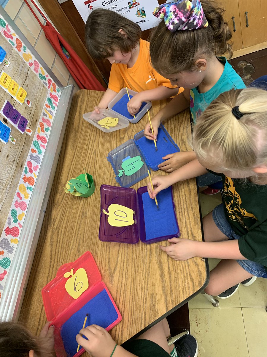 Mrs_Dahlin's tweet photo. During choice time today, these students chose to work with Mrs. Wente on counting sets to 10 and writing numerals! Other students practiced “painting” numbers in sand! #finemotorskills #Kindergarten #mathourway https://t.co/JJQpkE0TrZ