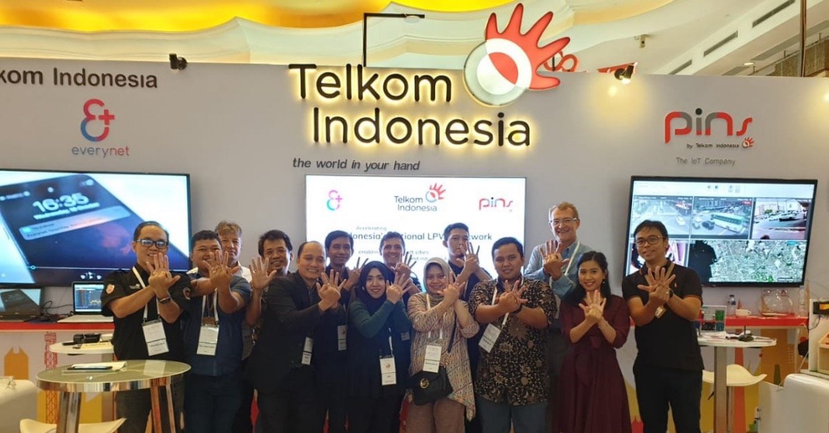 EverynetIoT's tweet photo. Great Everynet teamwork with partner @TelkomIndonesia at Asia IoT Business Platform  #AIBP. Accelerating Indonesia's national LPWA network, powered by Everynet ecosystem https://t.co/qbNu4etQe0