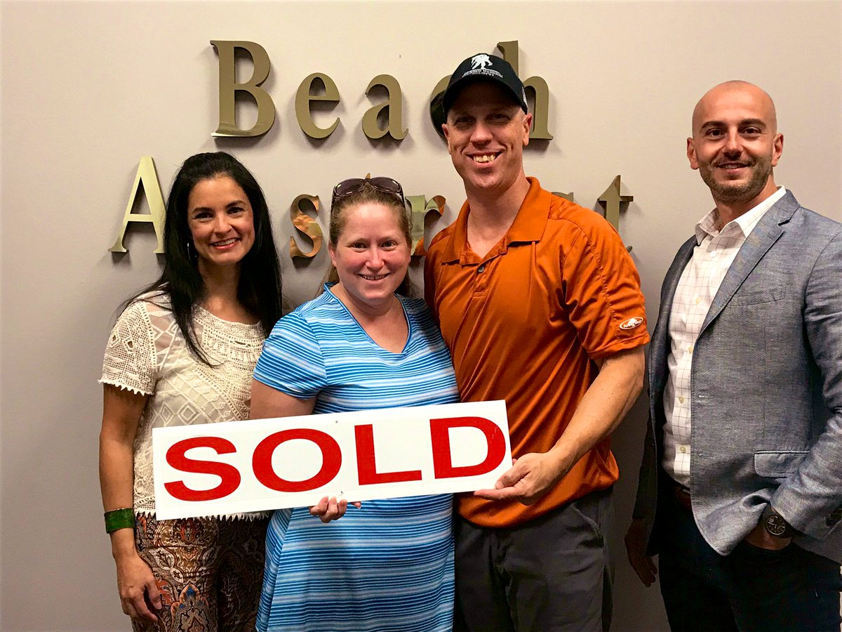 angelicarogers_'s tweet photo. Call me for your real estate needs! 501.831.1311 #coldwellbanker #cbrpm #closingday #eaglebankmortgage #FirstTimeHomeBuyers https://t.co/p0VsluWSHm