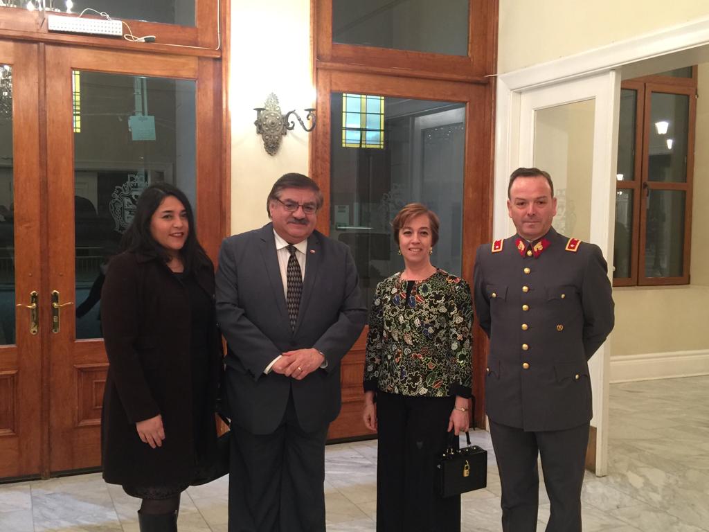 gobmagallanes's tweet photo. Gobernador provincial de Magallanes acompañando a Cdte. en Jefe @VDivisionEjto en la #VeladaCultural2019, homenaje a las #GloriasdelEjército ante un gran marco de público, con la presencia de autoridades civiles y militares #MesDeLaPatria 🇨🇱 #ChileEnMarcha @min_interior https://t.co/IKgiTkTXbk