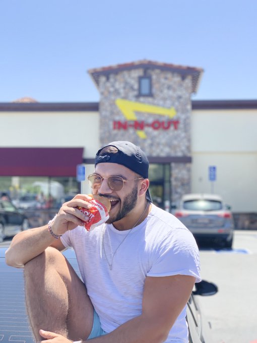 Couldn&rsquo;t visit Cali without trying @innoutburger https://t.co/fIQuTZS0EL<a class="tags" target="_blank" title="On Twitter" href="/?out=eyJ0eXAiOiJKV1QiLCJhbGciOiJIUzUxMiJ9.eyJpYXQiOjE3MTk3MjA5NDUsImlzcyI6InR3cG9ybnN0YXJzLmNvbSIsIm5iZiI6MTcxOTcyMDk0NSwiZXhwIjoxNzUxMjU2OTQ1LCJyZWRpcmVjdF91cmwiOiJodHRwczovL3R3aXR0ZXIuY29tL2lubm91dGJ1cmdlciJ9.i0_YSg9fDc95rHd1DR1-cVOmu__vX9h0Dv2kEfRPJaEOlnx9GfPfPHJFR6fVhw8ZyeOAqXrwRheKWxTbwf7iQw">@innoutburger</a>