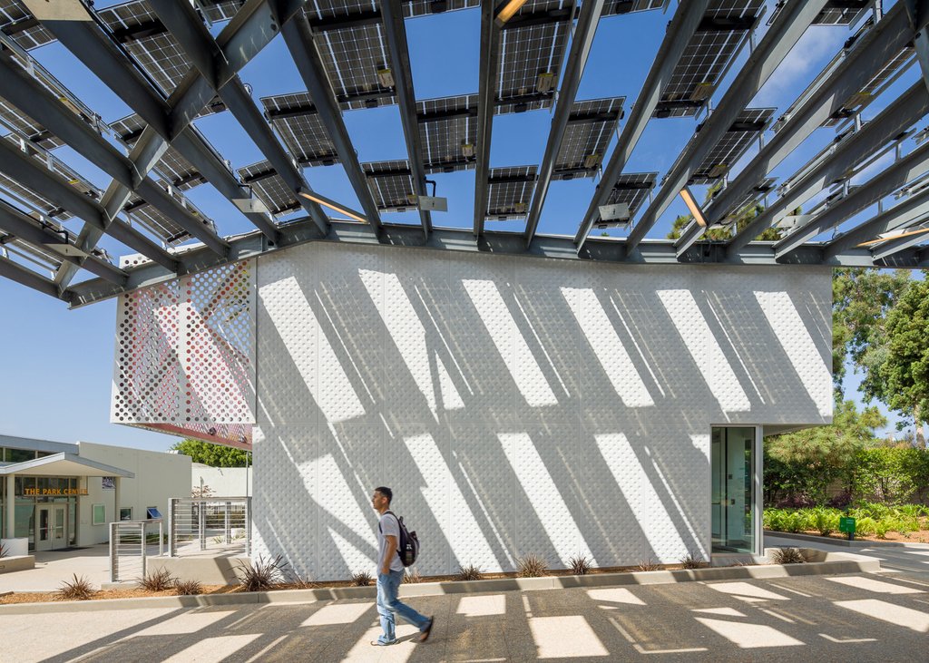 Read Julie Eizenberg and Hank Koning's interview with Antonio Pacheco, Archinect's Managing Editor, titled "KoningEizenberg on Designing with the Sun." See link in bio!

📸: @ericstaudenmaier

<a href="/archinect/">Archinect</a> #sustainability #design