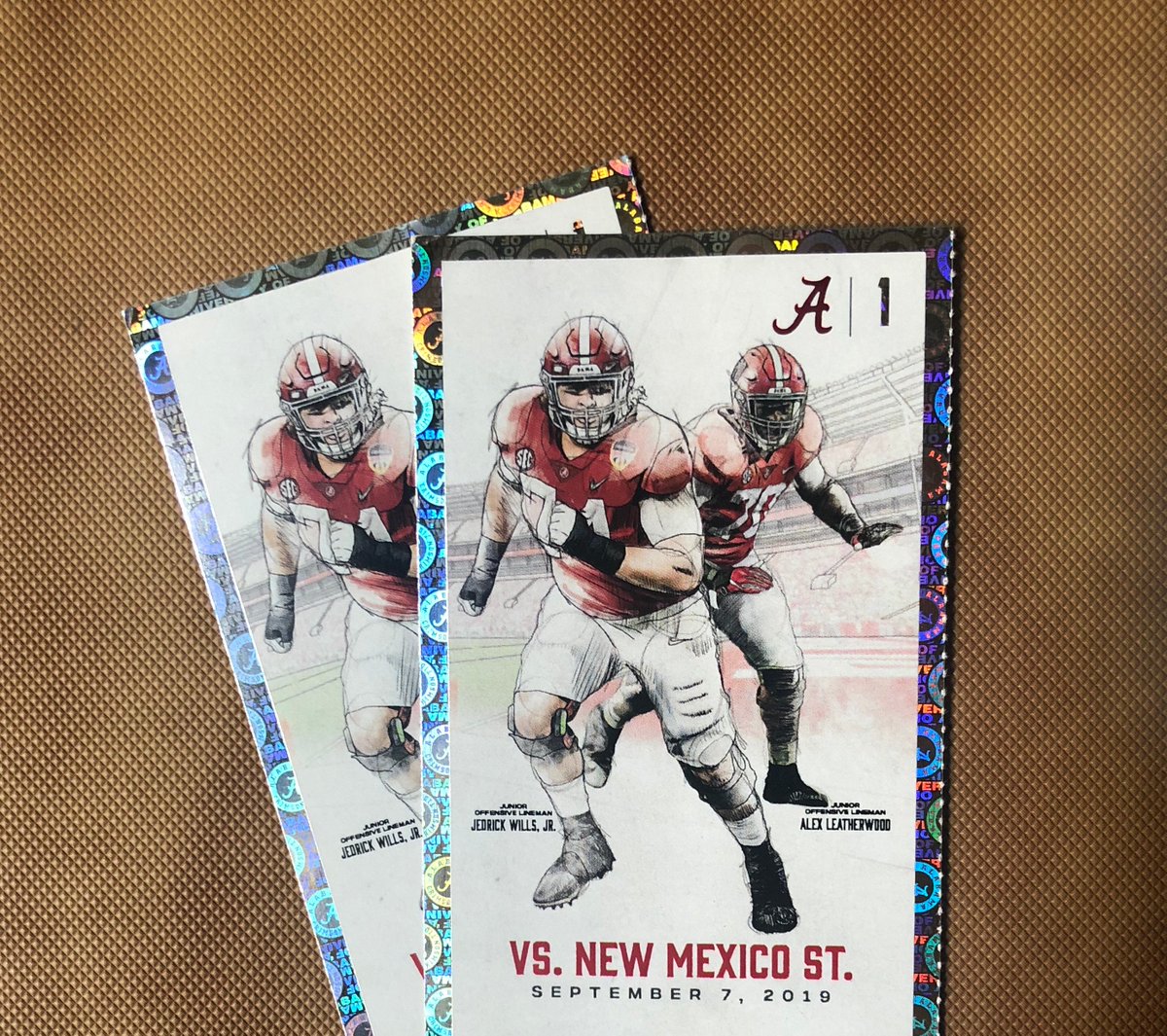 Baumhowers's tweet photo. Look what we found! 

Who's ready for the first @AlabamaFB HOME GAME of the season?! 🏈 

RT and tag your favorite person to go to @Baumhowers with and you could #WinBobsTickets!

#RollTide | @BobBaumhower https://t.co/YuqWls0R5U